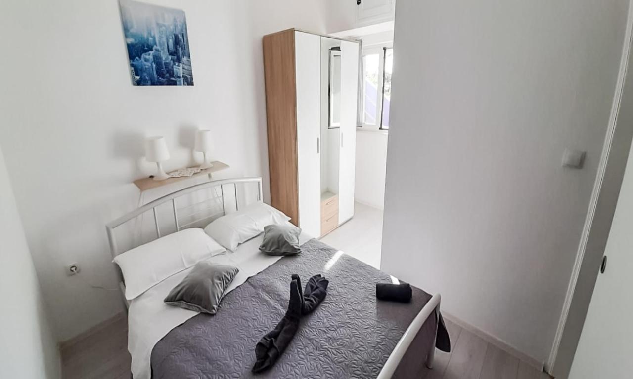 Apartments Sea Star Ivana Marina Bagian luar foto