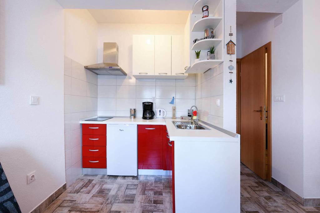 Apartments Sea Star Ivana Marina Bagian luar foto