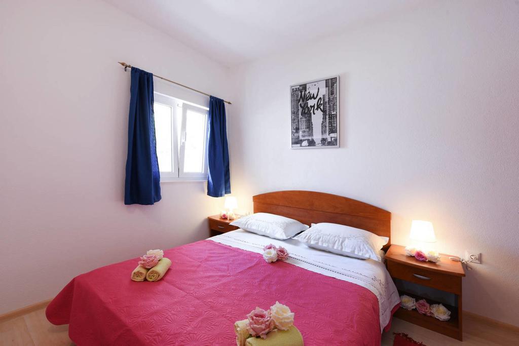 Apartments Sea Star Ivana Marina Bagian luar foto