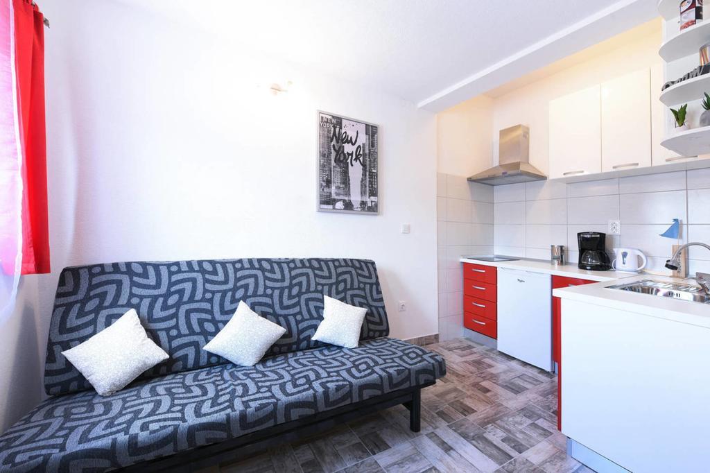 Apartments Sea Star Ivana Marina Bagian luar foto