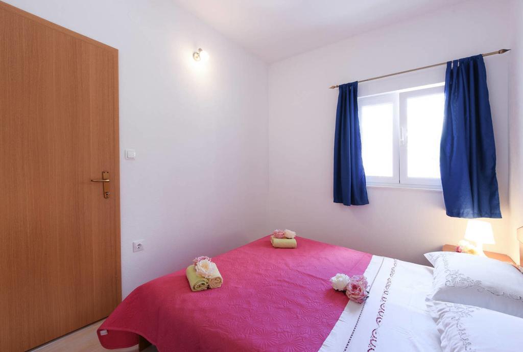 Apartments Sea Star Ivana Marina Bagian luar foto