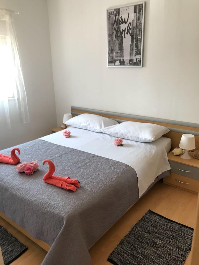 Apartments Sea Star Ivana Marina Bagian luar foto