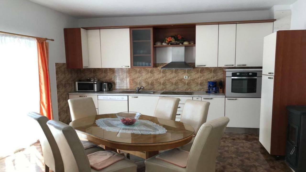 Apartments Sea Star Ivana Marina Bagian luar foto