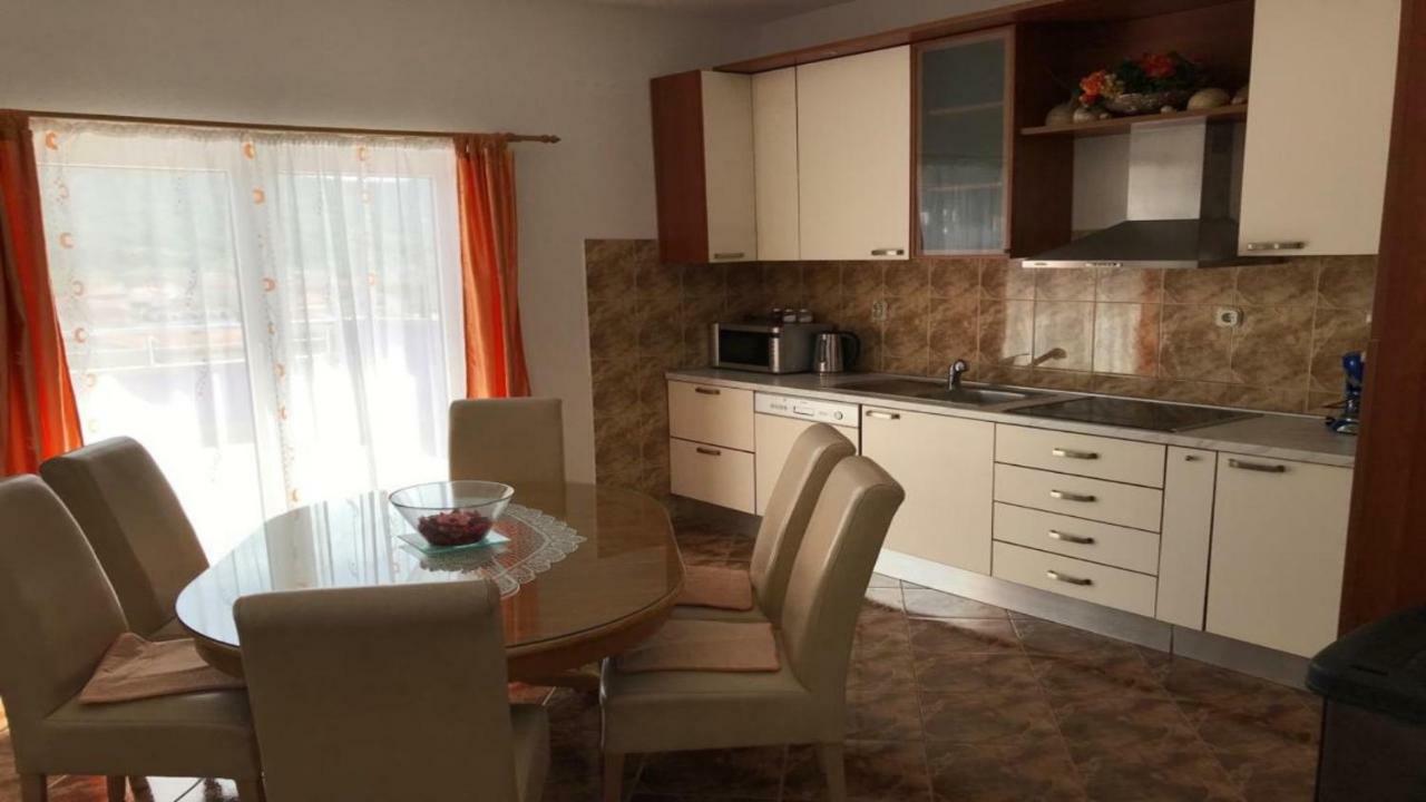 Apartments Sea Star Ivana Marina Bagian luar foto